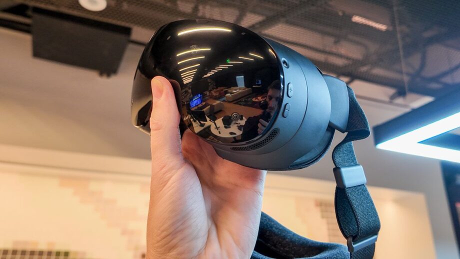 Unboxing Steam Frame Leak Reveals Anticipated VR Headset