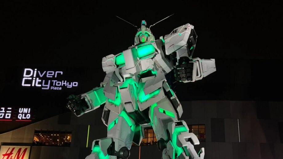 Emotional Fans Bid Farewell to Tokyo’s Life‑Sized Gundam